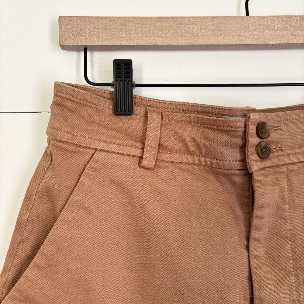 Everlane dark khaki shorts with large pocets on back - Picture 3 of 5
